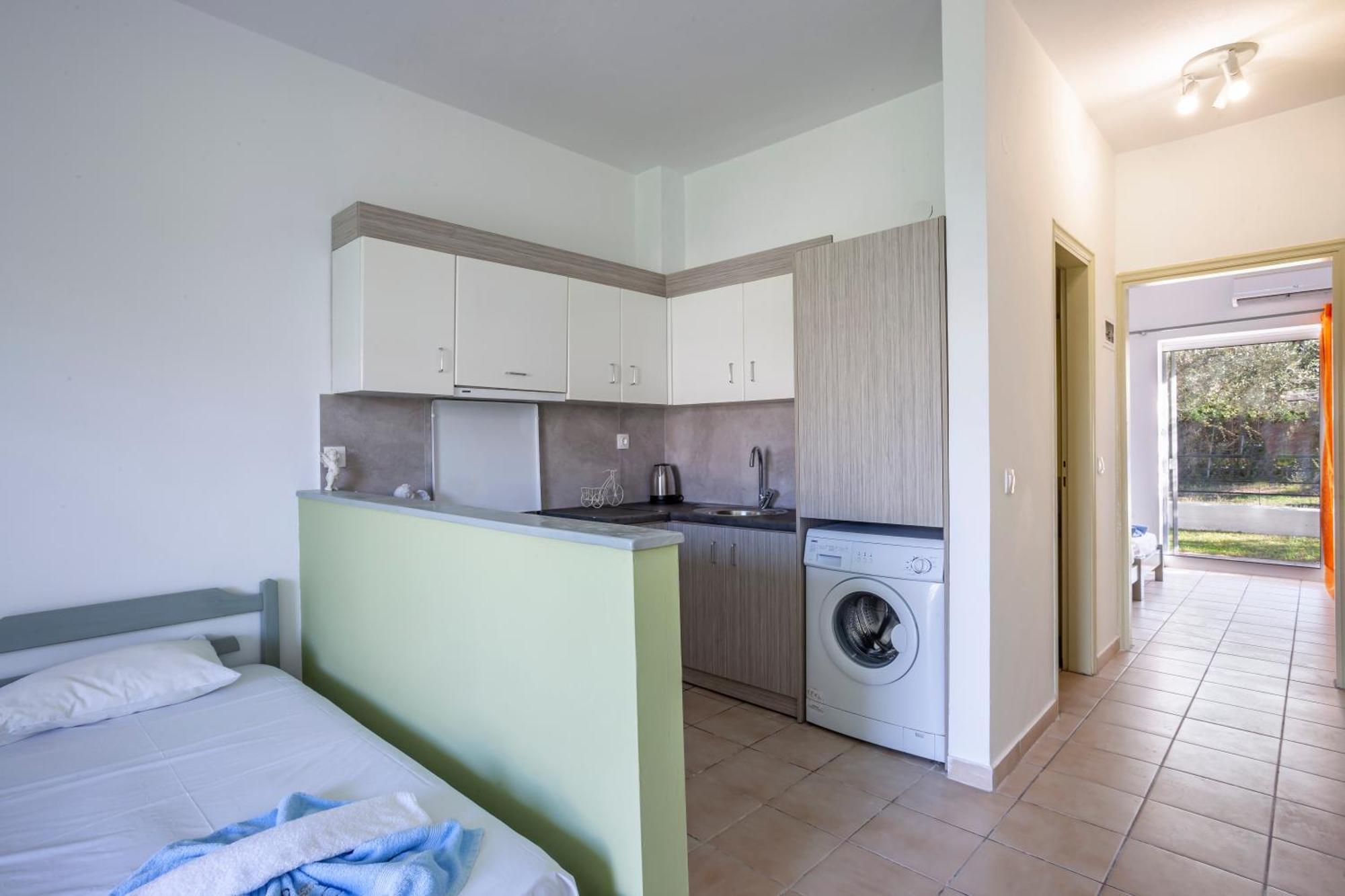 Akrotiri Apartment Пефкохори Екстериор снимка