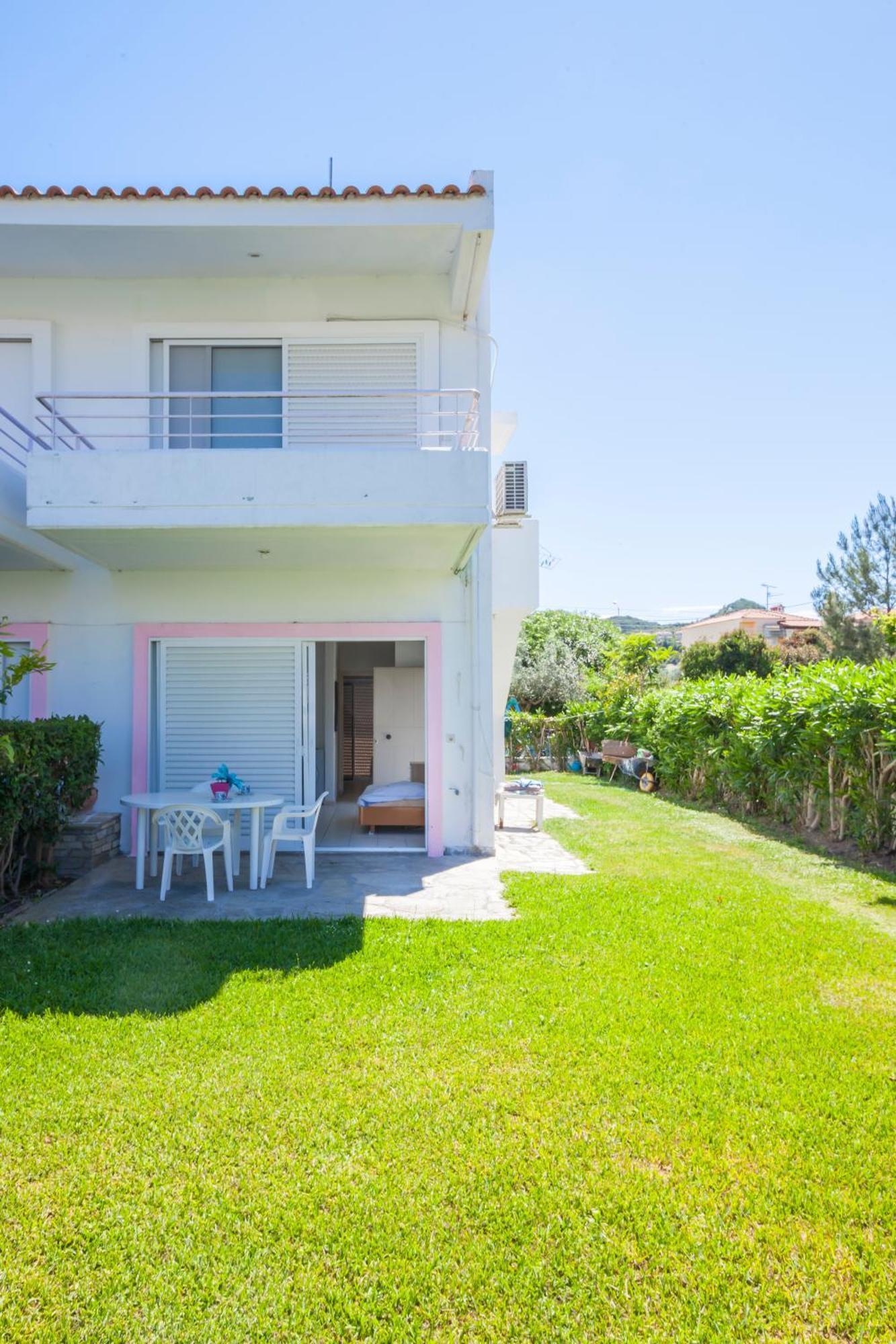 Akrotiri Apartment Пефкохори Екстериор снимка